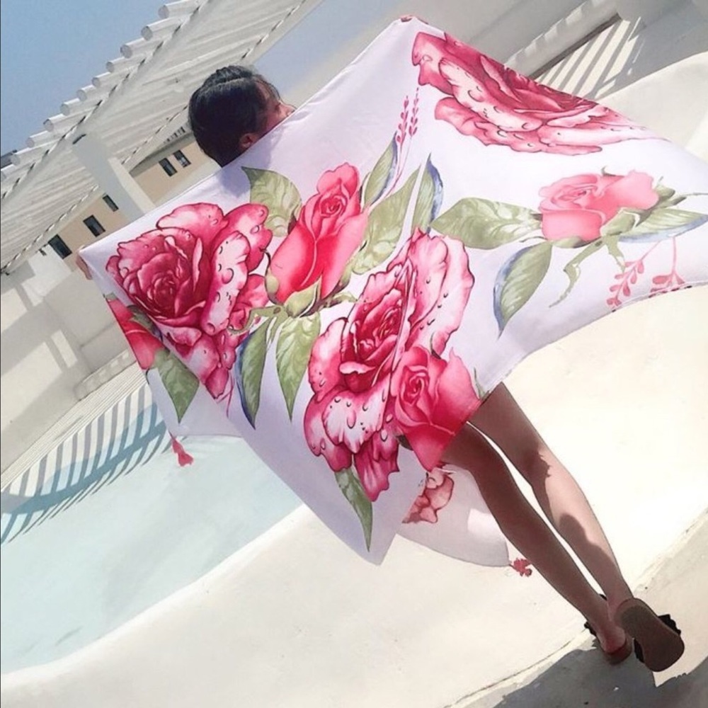 Large rose print scarf.